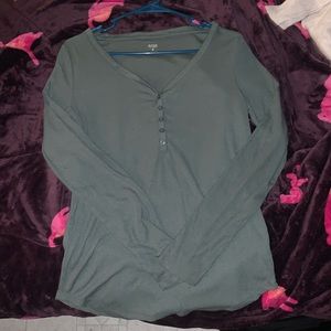 Green long sleeve v neck with buttons